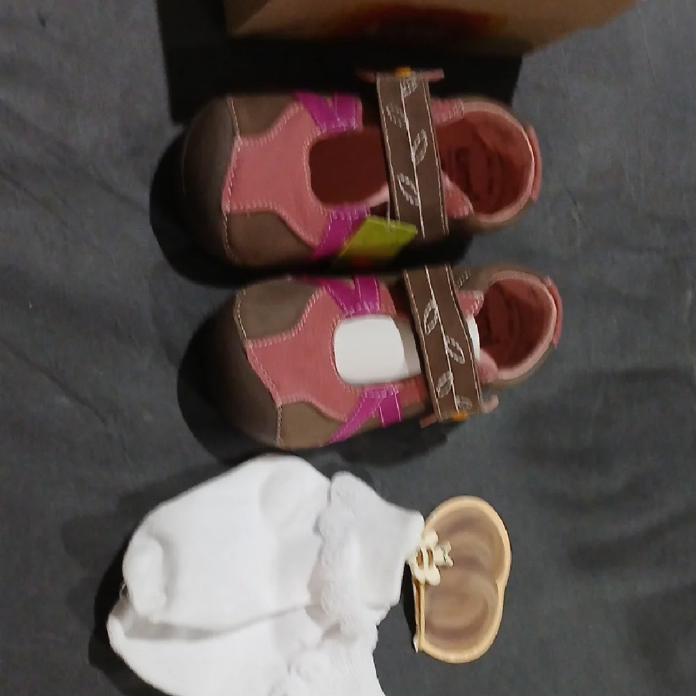 Final $8 /UMI Girls Kids Pink and Brown Shoes - Picture 2 of 6